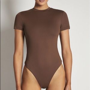 MESHKI CHOCOLATE BROWN XS THONG BODYSUIT - doesn’t fit Brand new tags attached !